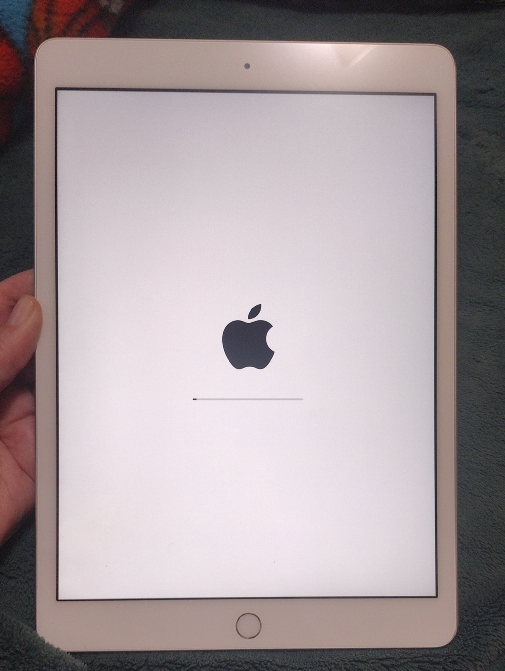 Apple iPad 8th Generation Silver, 128GB, WiFi ONLY Excellent condition